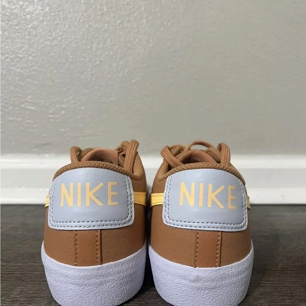 Nike Blazer Low '77 (GS) Amber Brown/Melon Tint Sneaker 7Y/Women 8.5 DA4074 200